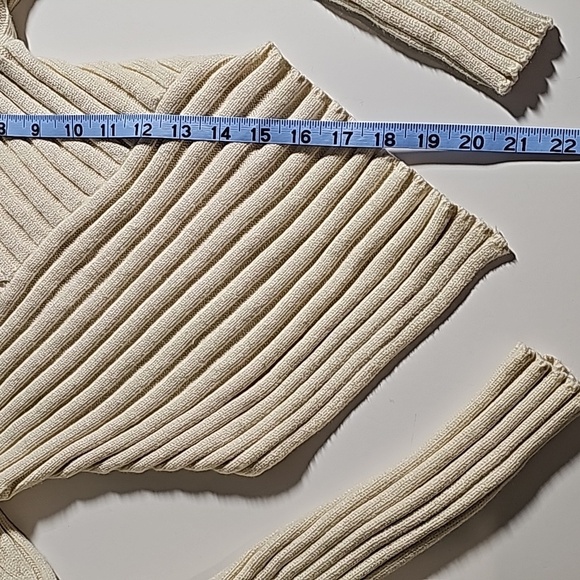 Le Lis Assymetrical Hem Sweater Top Ribbed Crop Round Neck Long Sleeve Cream XS - Picture 14 of 14